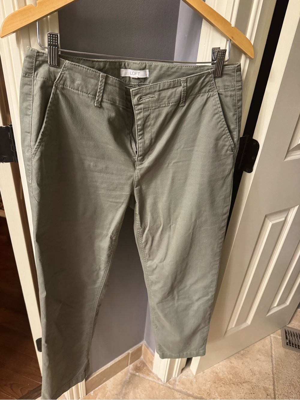 LOFT Men's Olive Chino Pants - Soft Green